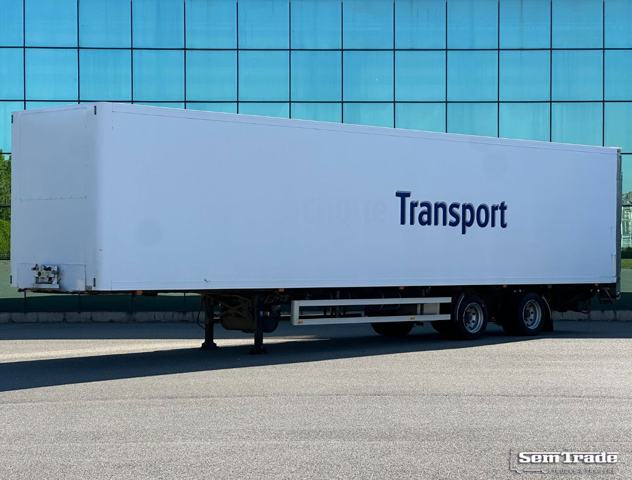 Jumbo 2 Alxe SOR Isolated BOX Tail Lift Steering Axle Holland-Trailer - نصف مقطورة صندوق مغلق: صورة 1 Jumbo 2 Alxe SOR Isolated BOX Tail Lift Steering Axle Holland-Trailer - نصف مقطورة صندوق مغلق: صورة 1