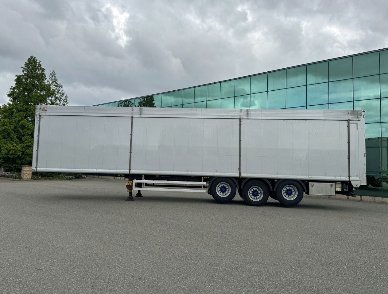 Kraker CF200 Cargo Floor 8 MM 2x Liftaxle BPW Axles Disc Brakes Super Condition - نصف مقطورة مباشرة: صورة 2 Kraker CF200 Cargo Floor 8 MM 2x Liftaxle BPW Axles Disc Brakes Super Condition - نصف مقطورة مباشرة: صورة 2