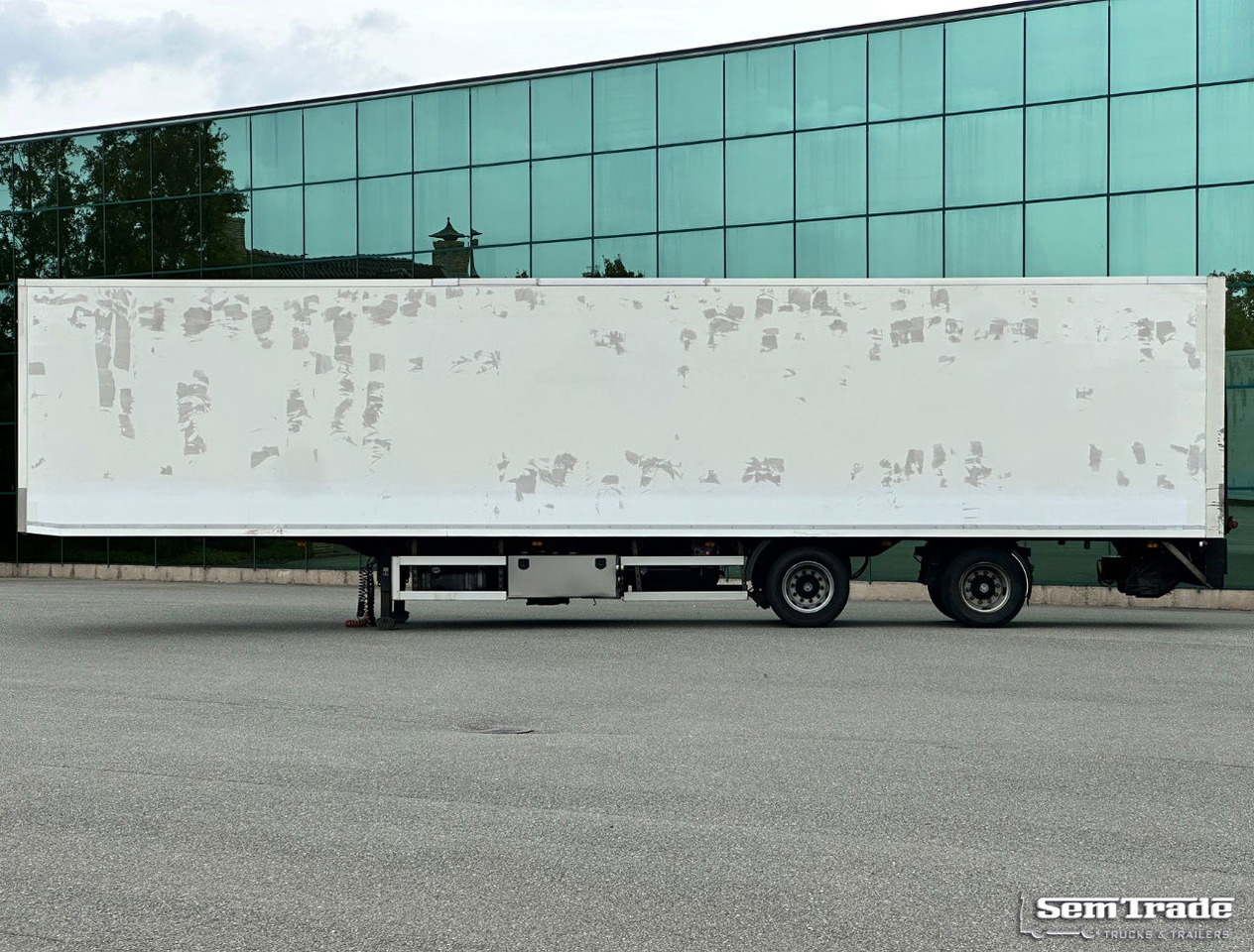 Lamboo T03 Isolated BOX + Heater Steering Axle Lift Axle Tail Lift NL-Trailer - نصف مقطورة صندوق مغلق: صورة 2 Lamboo T03 Isolated BOX + Heater Steering Axle Lift Axle Tail Lift NL-Trailer - نصف مقطورة صندوق مغلق: صورة 2