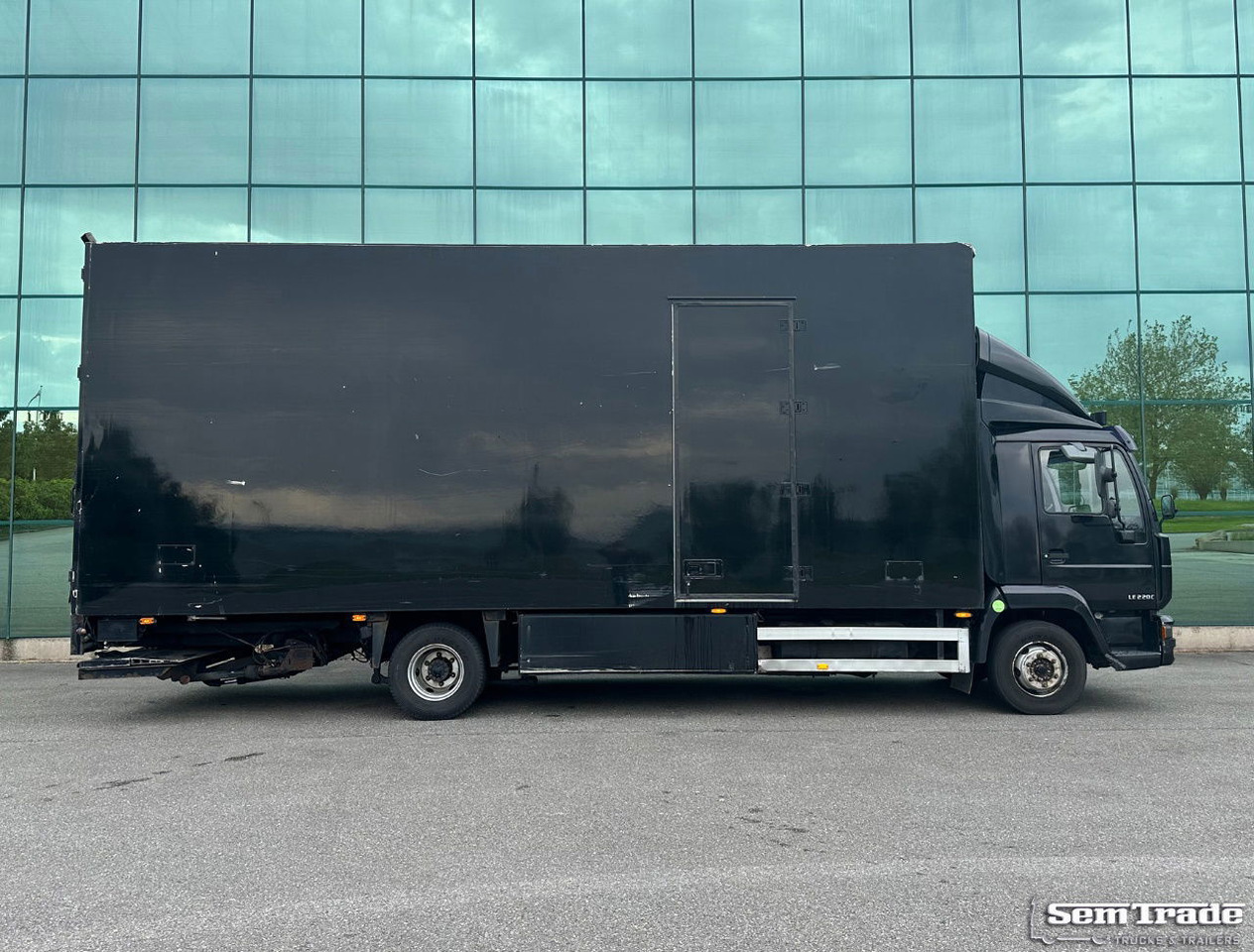 MAN LE 220C Euro 3 Isolated BOX + BOX Heater 740 x 240 x 295 CM Inside Holland Truck - شاحنة مقفلة: صورة 5 MAN LE 220C Euro 3 Isolated BOX + BOX Heater 740 x 240 x 295 CM Inside Holland Truck - شاحنة مقفلة: صورة 5
