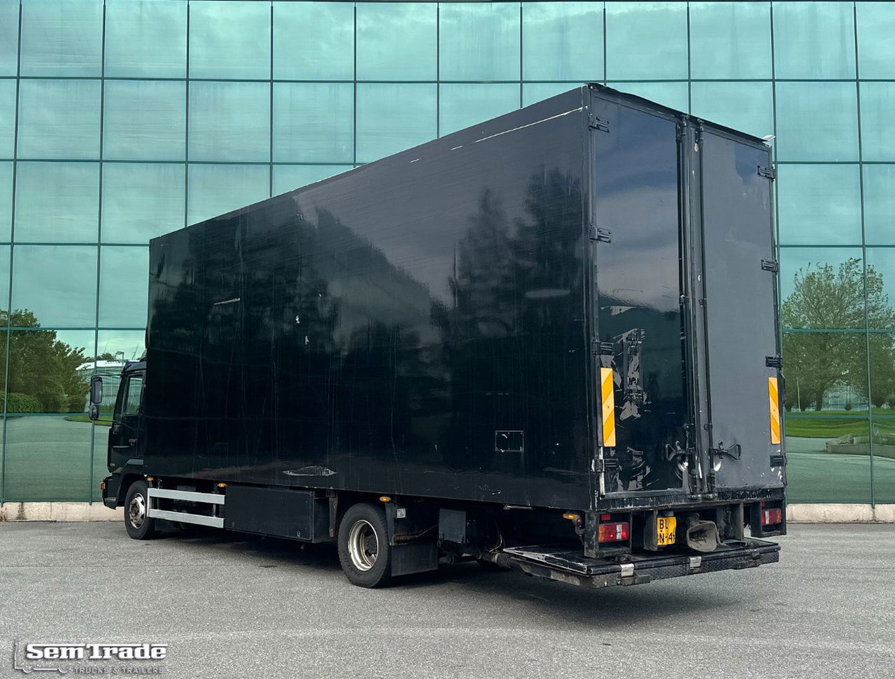 MAN LE 220C Euro 3 Isolated BOX + BOX Heater 740 x 240 x 295 CM Inside Holland Truck - شاحنة مقفلة: صورة 3 MAN LE 220C Euro 3 Isolated BOX + BOX Heater 740 x 240 x 295 CM Inside Holland Truck - شاحنة مقفلة: صورة 3