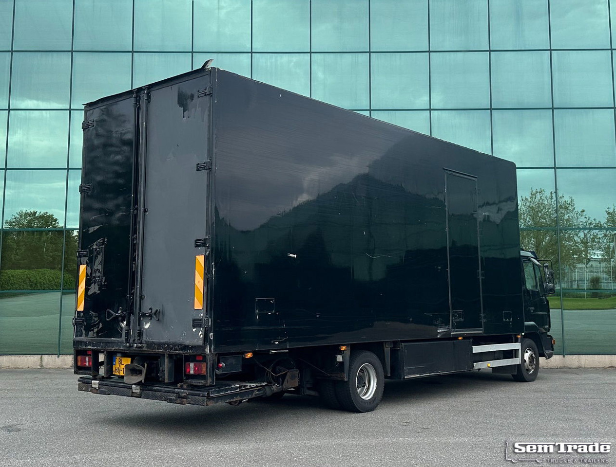 MAN LE 220C Euro 3 Isolated BOX + BOX Heater 740 x 240 x 295 CM Inside Holland Truck - شاحنة مقفلة: صورة 4 MAN LE 220C Euro 3 Isolated BOX + BOX Heater 740 x 240 x 295 CM Inside Holland Truck - شاحنة مقفلة: صورة 4