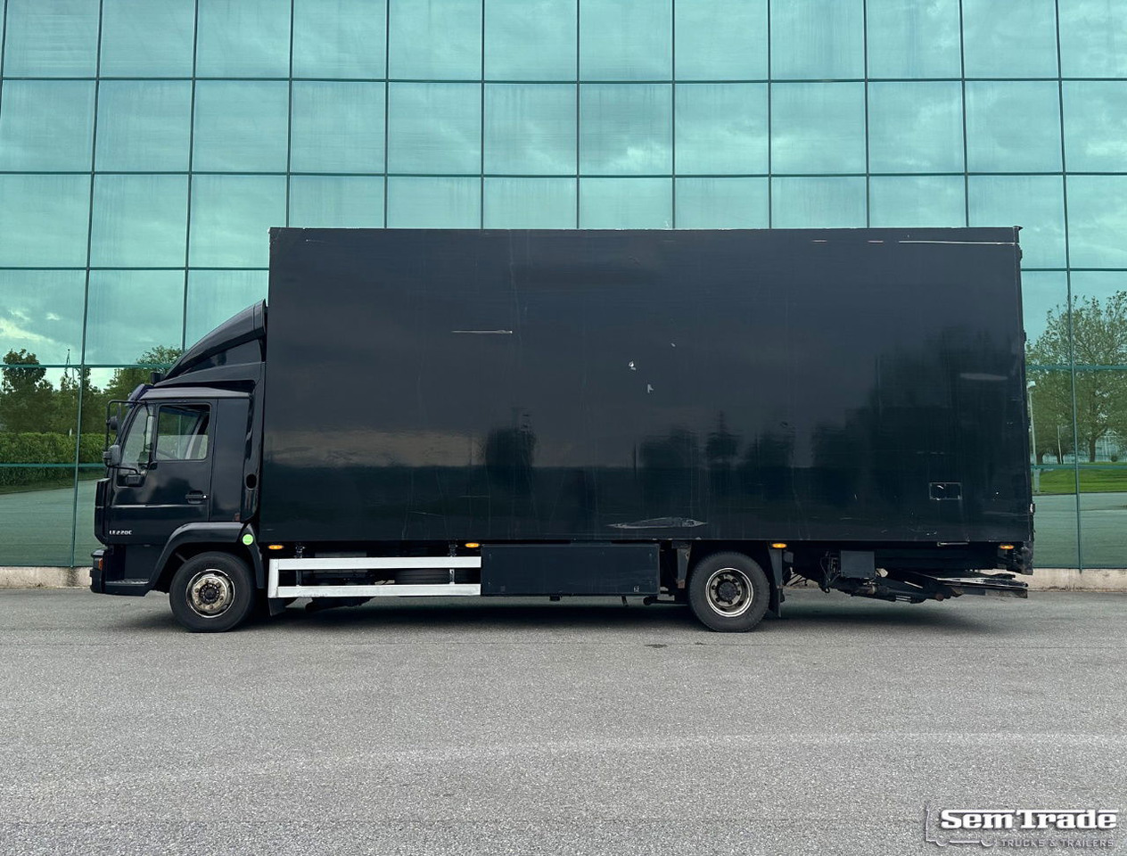 MAN LE 220C Euro 3 Isolated BOX + BOX Heater 740 x 240 x 295 CM Inside Holland Truck - شاحنة مقفلة: صورة 2 MAN LE 220C Euro 3 Isolated BOX + BOX Heater 740 x 240 x 295 CM Inside Holland Truck - شاحنة مقفلة: صورة 2