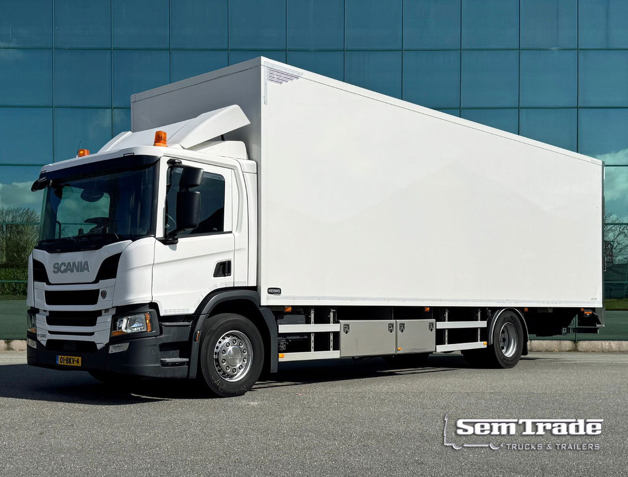 Scania P320 Heiwo 16 Karrenbak 275 CM Hoog Kachel 2.500 KG Klep Super Staat - شاحنة مقفلة: صورة 1 Scania P320 Heiwo 16 Karrenbak 275 CM Hoog Kachel 2.500 KG Klep Super Staat - شاحنة مقفلة: صورة 1
