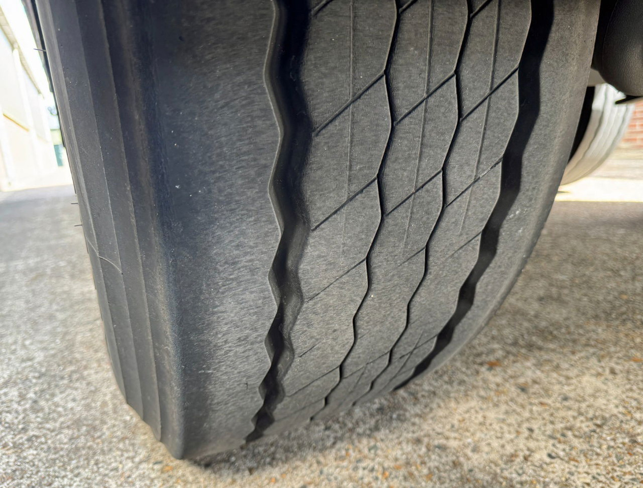 نصف مقطورة مُبرِّدة Schmitz Cargobull 3-AS Stuuras Carrier Vector 1550 Gegalvaniseerd Chassis Nieuwe APK Zeer Goede Banden TOP Staat NL Trailer: صورة 18 نصف مقطورة مُبرِّدة Schmitz Cargobull 3-AS Stuuras Carrier Vector 1550 Gegalvaniseerd Chassis Nieuwe APK Zeer Goede Banden TOP Staat NL Trailer: صورة 18