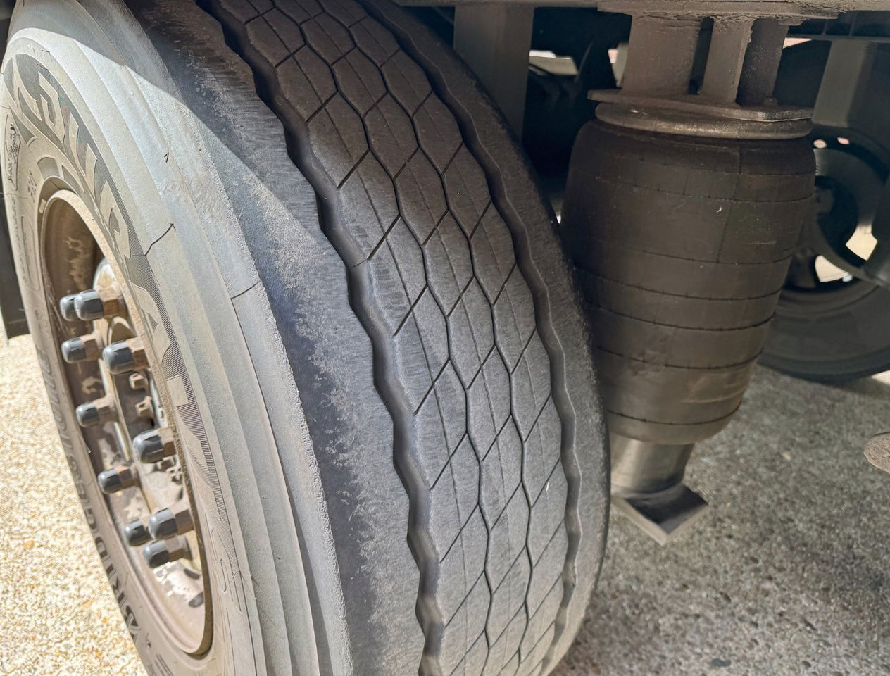 نصف مقطورة مُبرِّدة Schmitz Cargobull 3-AS Stuuras Carrier Vector 1550 Gegalvaniseerd Chassis Nieuwe APK Zeer Goede Banden TOP Staat NL Trailer: صورة 23 نصف مقطورة مُبرِّدة Schmitz Cargobull 3-AS Stuuras Carrier Vector 1550 Gegalvaniseerd Chassis Nieuwe APK Zeer Goede Banden TOP Staat NL Trailer: صورة 23