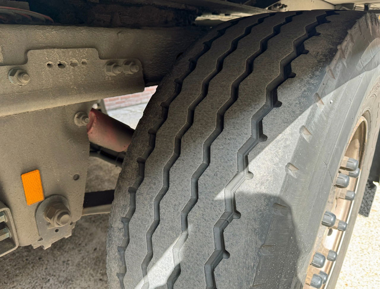 نصف مقطورة مُبرِّدة Schmitz Cargobull 3-AS Stuuras Carrier Vector 1550 Gegalvaniseerd Chassis Nieuwe APK Zeer Goede Banden TOP Staat NL Trailer: صورة 21 نصف مقطورة مُبرِّدة Schmitz Cargobull 3-AS Stuuras Carrier Vector 1550 Gegalvaniseerd Chassis Nieuwe APK Zeer Goede Banden TOP Staat NL Trailer: صورة 21