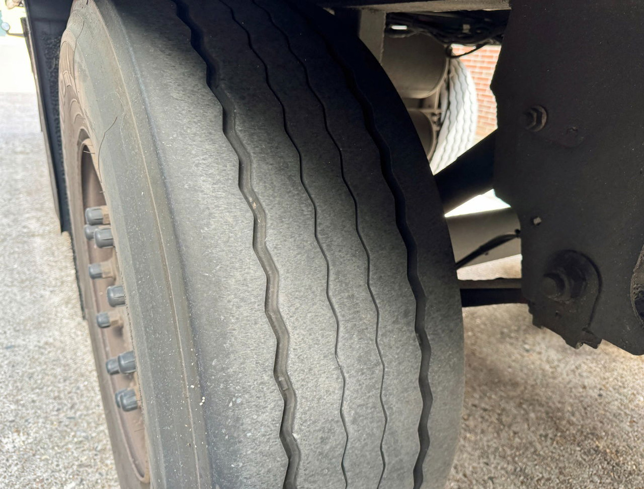 نصف مقطورة مُبرِّدة Schmitz Cargobull 3-AS Stuuras Carrier Vector 1550 Gegalvaniseerd Chassis Nieuwe APK Zeer Goede Banden TOP Staat NL Trailer: صورة 19 نصف مقطورة مُبرِّدة Schmitz Cargobull 3-AS Stuuras Carrier Vector 1550 Gegalvaniseerd Chassis Nieuwe APK Zeer Goede Banden TOP Staat NL Trailer: صورة 19