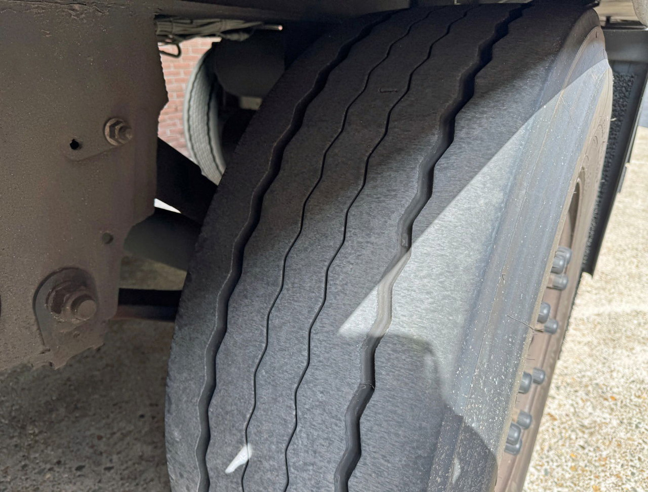 نصف مقطورة مُبرِّدة Schmitz Cargobull 3-AS Stuuras Carrier Vector 1550 Gegalvaniseerd Chassis Nieuwe APK Zeer Goede Banden TOP Staat NL Trailer: صورة 22 نصف مقطورة مُبرِّدة Schmitz Cargobull 3-AS Stuuras Carrier Vector 1550 Gegalvaniseerd Chassis Nieuwe APK Zeer Goede Banden TOP Staat NL Trailer: صورة 22