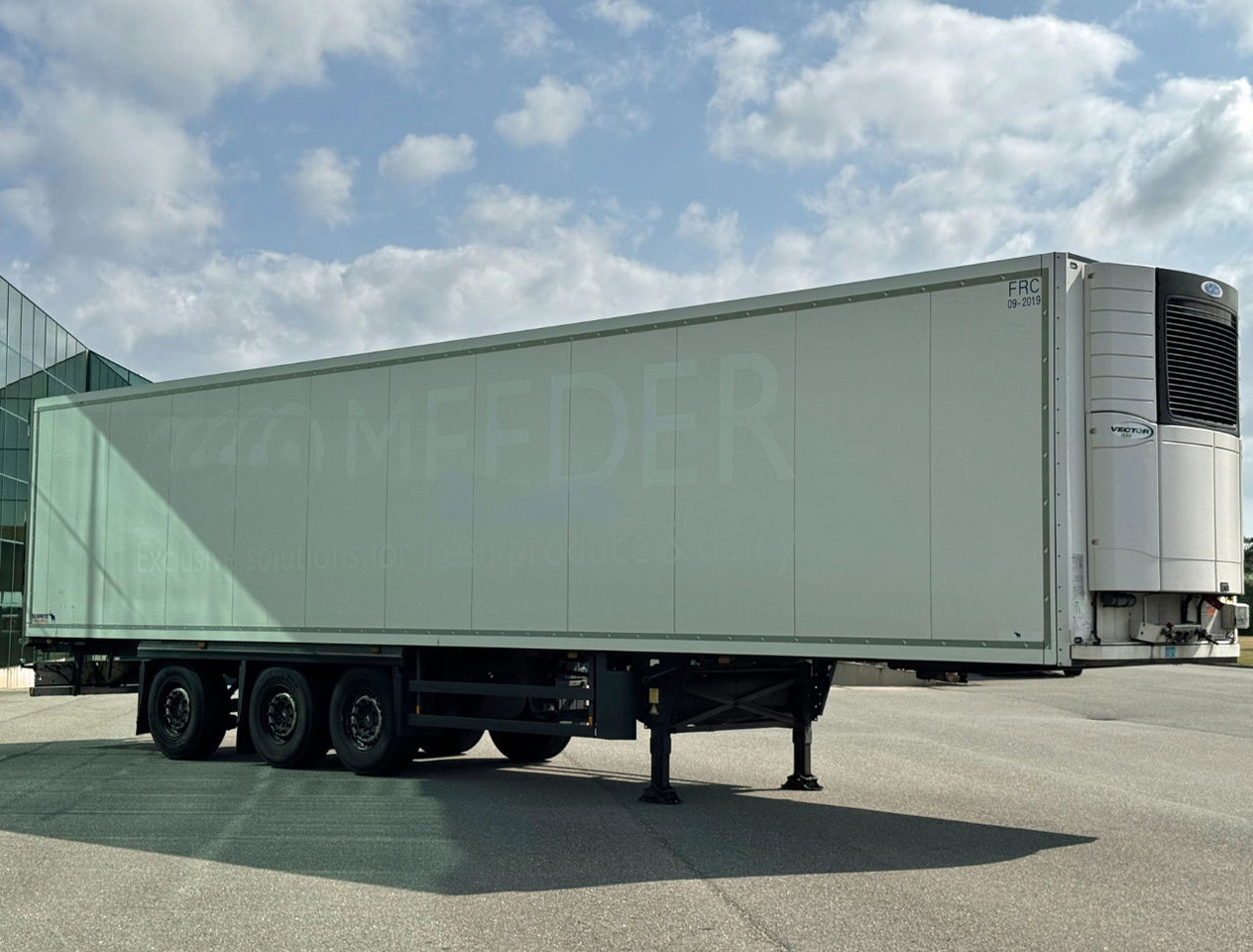 نصف مقطورة مُبرِّدة Schmitz Cargobull 3-AS Stuuras Carrier Vector 1550 Gegalvaniseerd Chassis Zeer Goede Banden TOP Staat NL Trailer: صورة 7