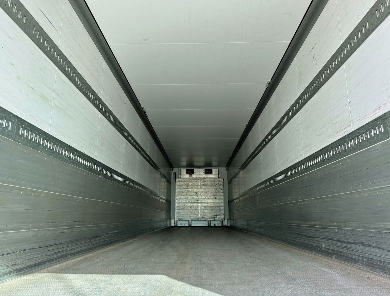 نصف مقطورة مُبرِّدة Schmitz Cargobull 3-AS Stuuras Carrier Vector 1550 Gegalvaniseerd Chassis Zeer Goede Banden TOP Staat NL Trailer: صورة 10