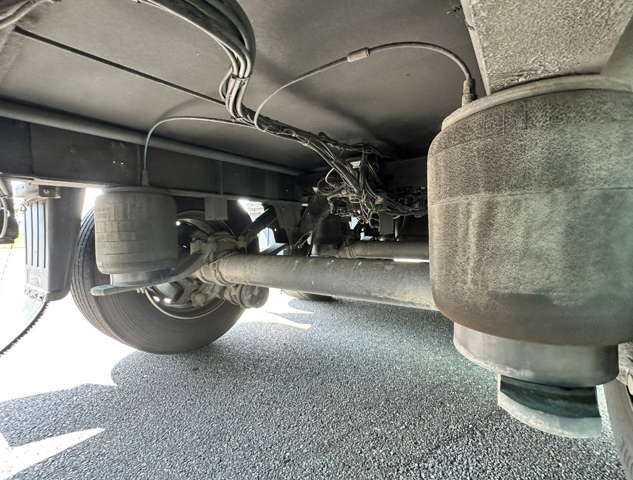 نصف مقطورة مُبرِّدة Schmitz Cargobull SCBS3B Carrier Vector 1550 Tail Lift 275 CM High Inside TOP Condition: صورة 16 نصف مقطورة مُبرِّدة Schmitz Cargobull SCBS3B Carrier Vector 1550 Tail Lift 275 CM High Inside TOP Condition: صورة 16