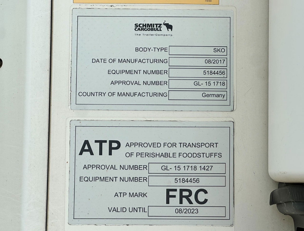 نصف مقطورة مُبرِّدة Schmitz Cargobull SCBS3B Carrier Vector 1550 Tail Lift 275 CM High Inside TOP Condition: صورة 24 نصف مقطورة مُبرِّدة Schmitz Cargobull SCBS3B Carrier Vector 1550 Tail Lift 275 CM High Inside TOP Condition: صورة 24