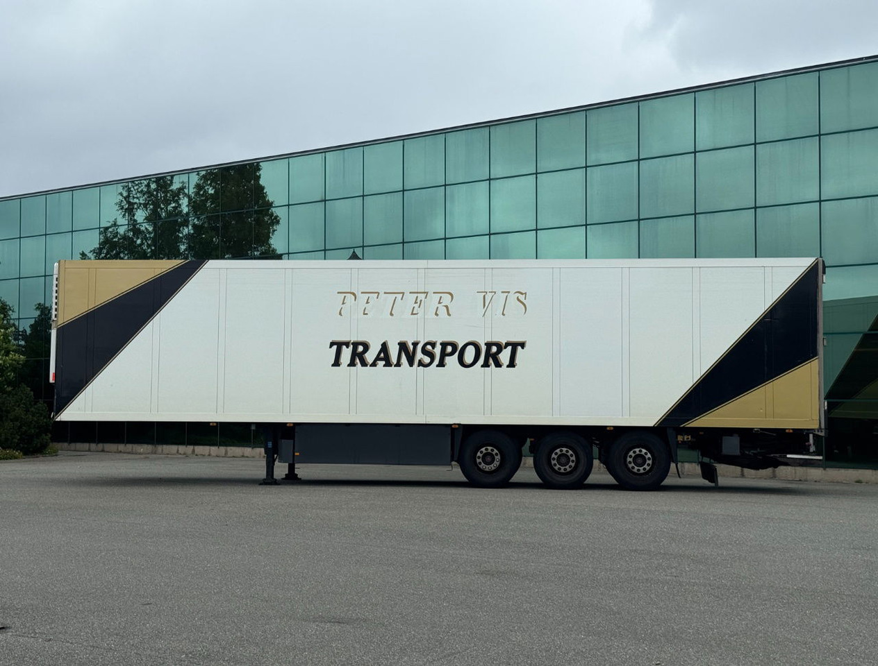 Schmitz Cargobull SKO24 Thermo King SL200e Only 8.900 Hours 270 CM High 250 CM W - نصف مقطورة مُبرِّدة: صورة 2 Schmitz Cargobull SKO24 Thermo King SL200e Only 8.900 Hours 270 CM High 250 CM W - نصف مقطورة مُبرِّدة: صورة 2