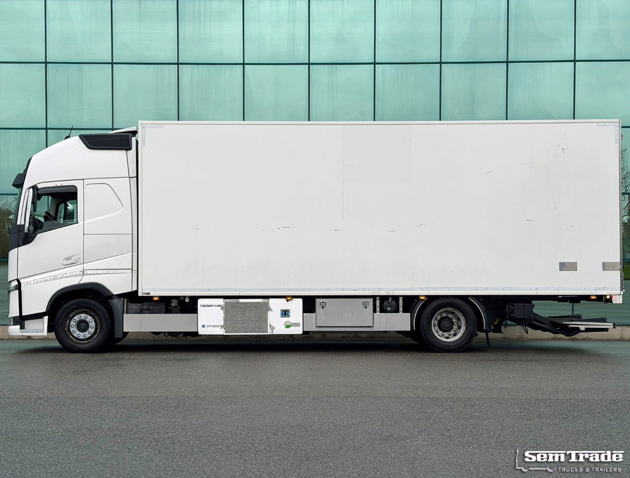 Volvo FH 13.460 I-Park Cool Themo King UT-800 VAN Beurden BOX Tail Lift TOP Condition NL-Truck - شاحنة الفريزر: صورة 2 Volvo FH 13.460 I-Park Cool Themo King UT-800 VAN Beurden BOX Tail Lift TOP Condition NL-Truck - شاحنة الفريزر: صورة 2
