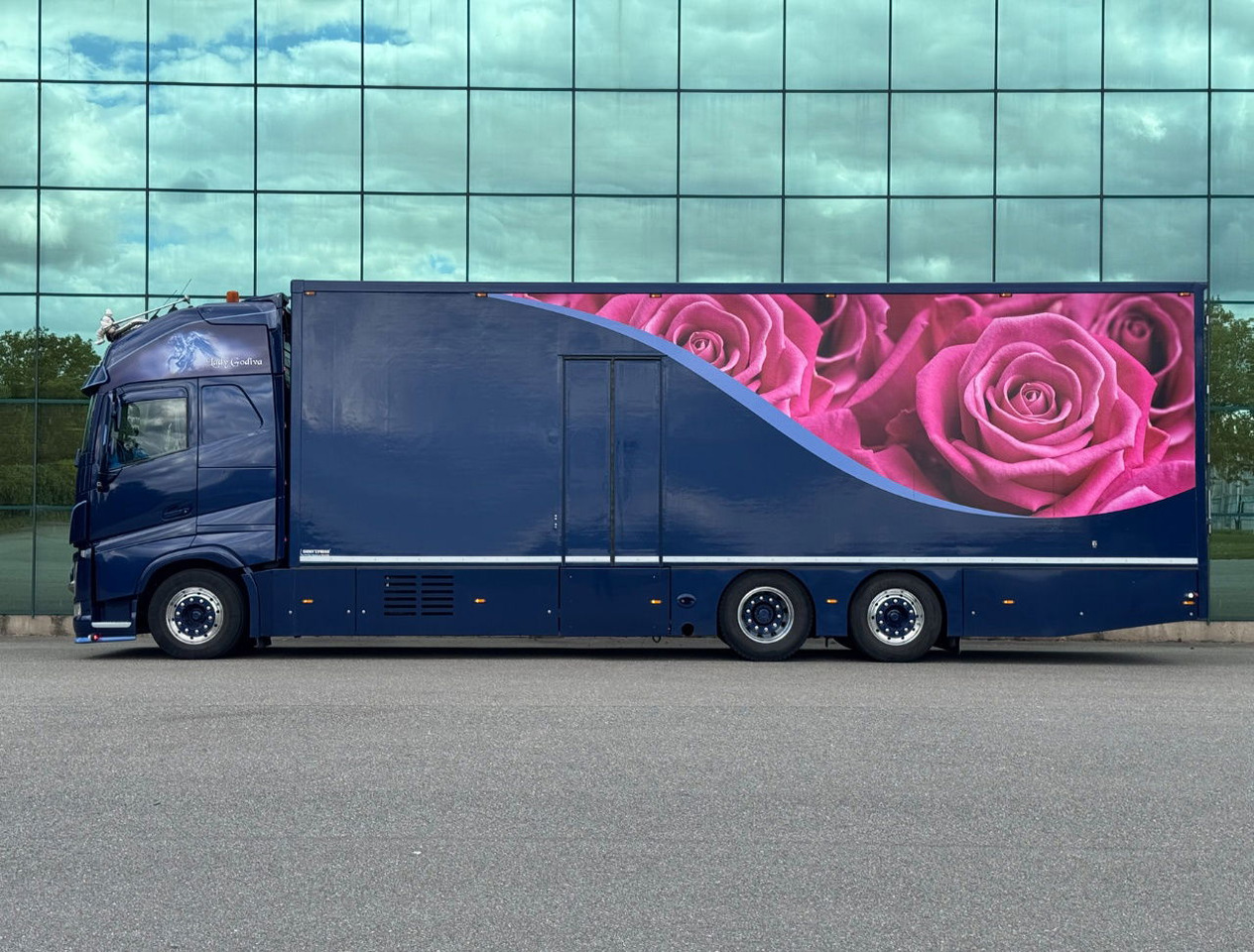 Volvo FH Full AIR Full Options Super Condition Show Truck Carrier Supra Flowers - شاحنة الفريزر: صورة 2 Volvo FH Full AIR Full Options Super Condition Show Truck Carrier Supra Flowers - شاحنة الفريزر: صورة 2