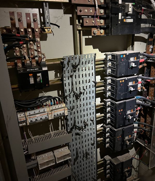 Armoires electriques completes ou nue - معدات صناعية: صورة 1 Armoires electriques completes ou nue - معدات صناعية: صورة 1