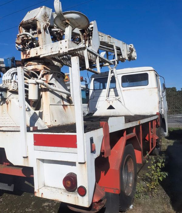 Camion tarieres Plantation Poteaux France Telecom - شاحنات مسطحة, شاحنة كرين: صورة 1 Camion tarieres Plantation Poteaux France Telecom - شاحنات مسطحة, شاحنة كرين: صورة 1