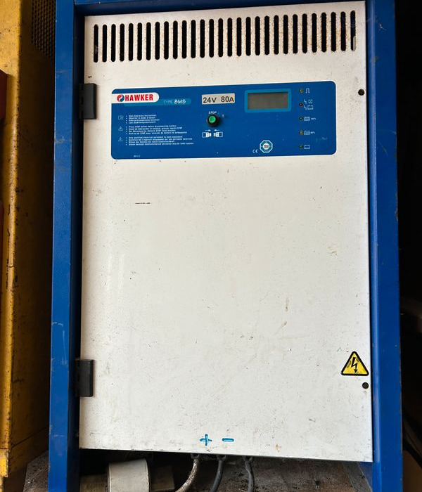 Chargeurs de batteries de traction pour elevateurs , transpalettes , gerbeurs electriques - معدات صناعية: صورة 3 Chargeurs de batteries de traction pour elevateurs , transpalettes , gerbeurs electriques - معدات صناعية: صورة 3