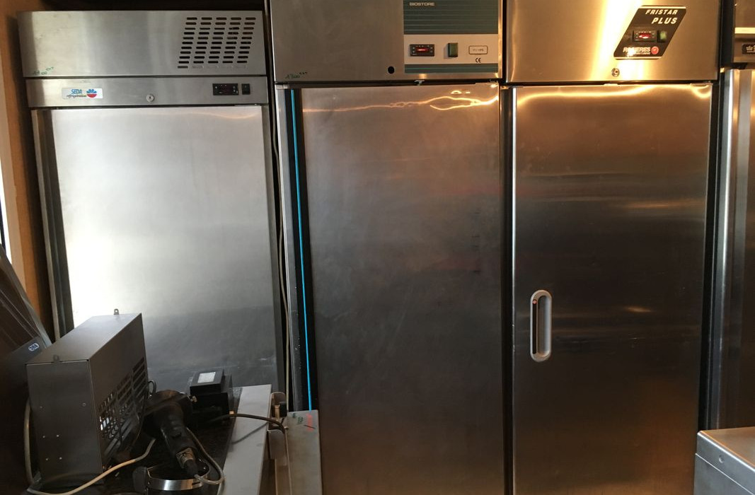 Tour refrigere Gastro ou 600x400 Armoires froides Self de presentation Table de decoupe refrigeree - آلة الغذاء: صورة 1 Tour refrigere Gastro ou 600x400 Armoires froides Self de presentation Table de decoupe refrigeree - آلة الغذاء: صورة 1