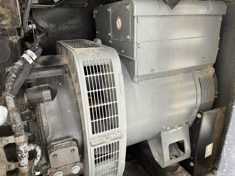 مجموعة المولدات SDMO R 110 C 3: صورة 16 مجموعة المولدات SDMO R 110 C 3: صورة 16