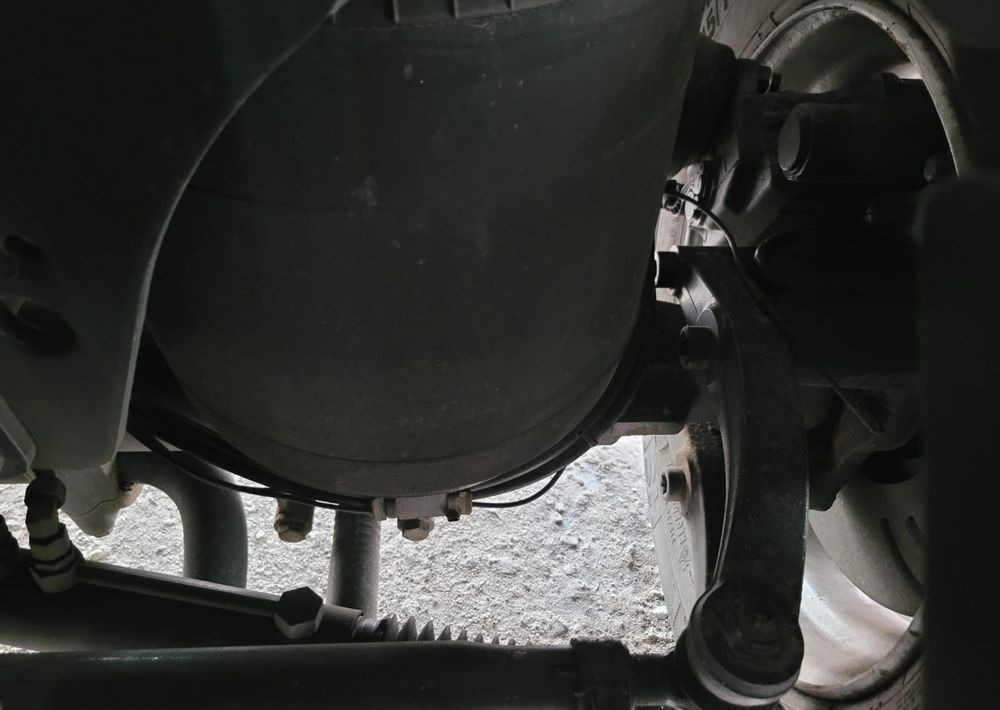 MAN TGX 26.510 oś skrętna do zabudowy kontener izoterma lub chłodnia - شاحنة الفريزر: صورة 5 MAN TGX 26.510 oś skrętna do zabudowy kontener izoterma lub chłodnia - شاحنة الفريزر: صورة 5