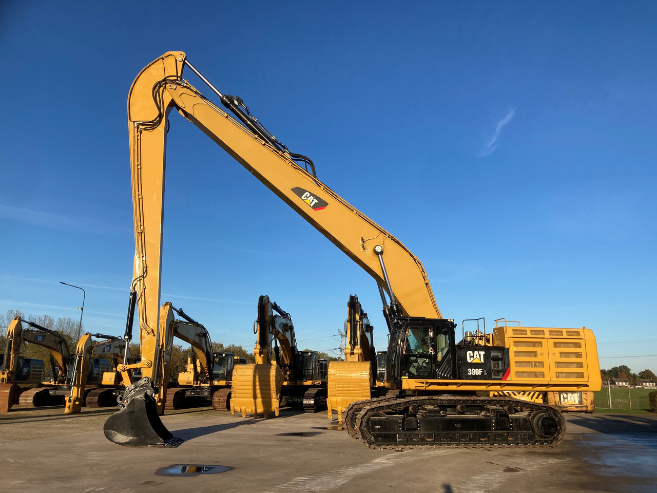 CATERPILLAR 390F Long Reach (coming in) - حفار زحاف: صورة 1 CATERPILLAR 390F Long Reach (coming in) - حفار زحاف: صورة 1