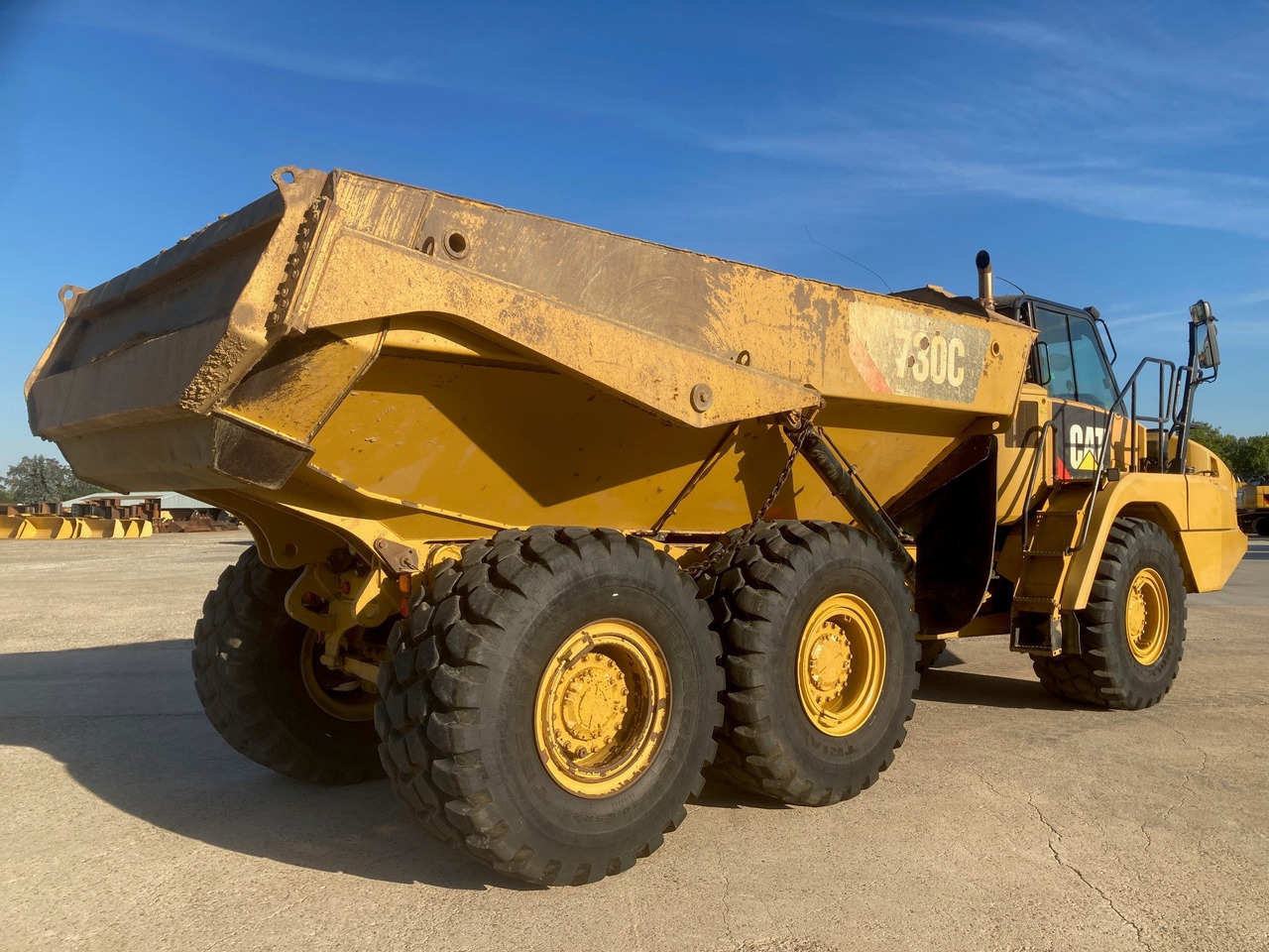 شاحنة قلاب مفصلية CATERPILLAR 730C: صورة 6