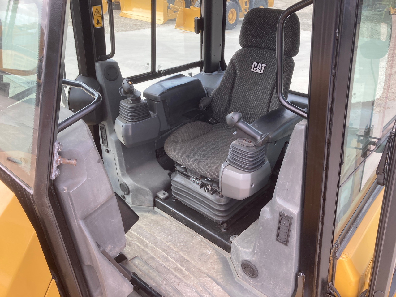 جرافة CATERPILLAR D6K2 LGP: صورة 11 جرافة CATERPILLAR D6K2 LGP: صورة 11