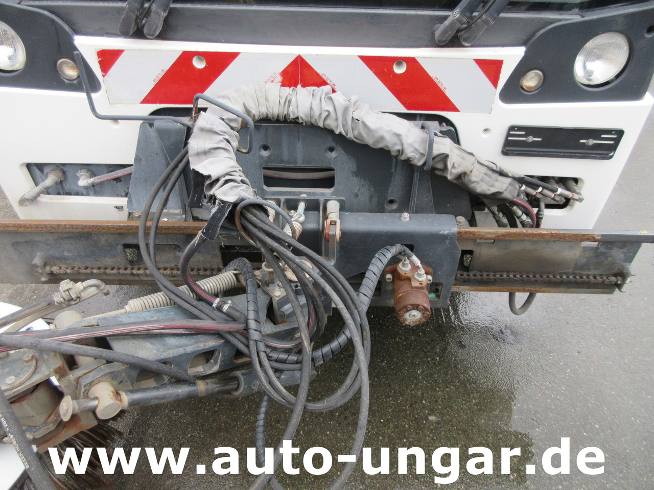 Aebi MFH 5500 Baujahr 2012 Euro 5 Kehrmaschine mit Hochentleerung - سياره كنس شوارع: صورة 4 Aebi MFH 5500 Baujahr 2012 Euro 5 Kehrmaschine mit Hochentleerung - سياره كنس شوارع: صورة 4