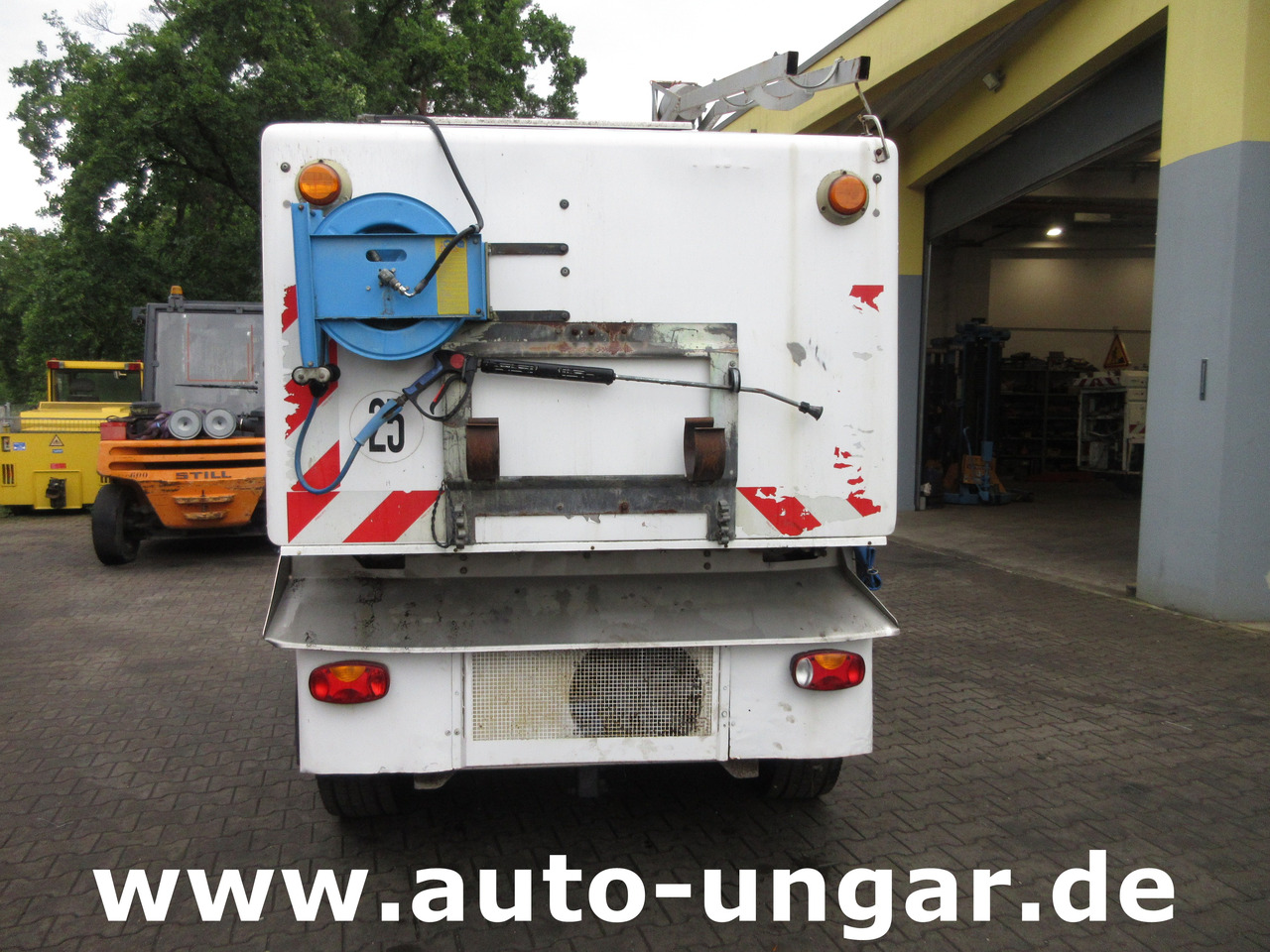 BUCHER CC5000 Kehrmaschine Motorschaden - Euro 5 Kärcher am Heck - سياره كنس شوارع: صورة 5 BUCHER CC5000 Kehrmaschine Motorschaden - Euro 5 Kärcher am Heck - سياره كنس شوارع: صورة 5