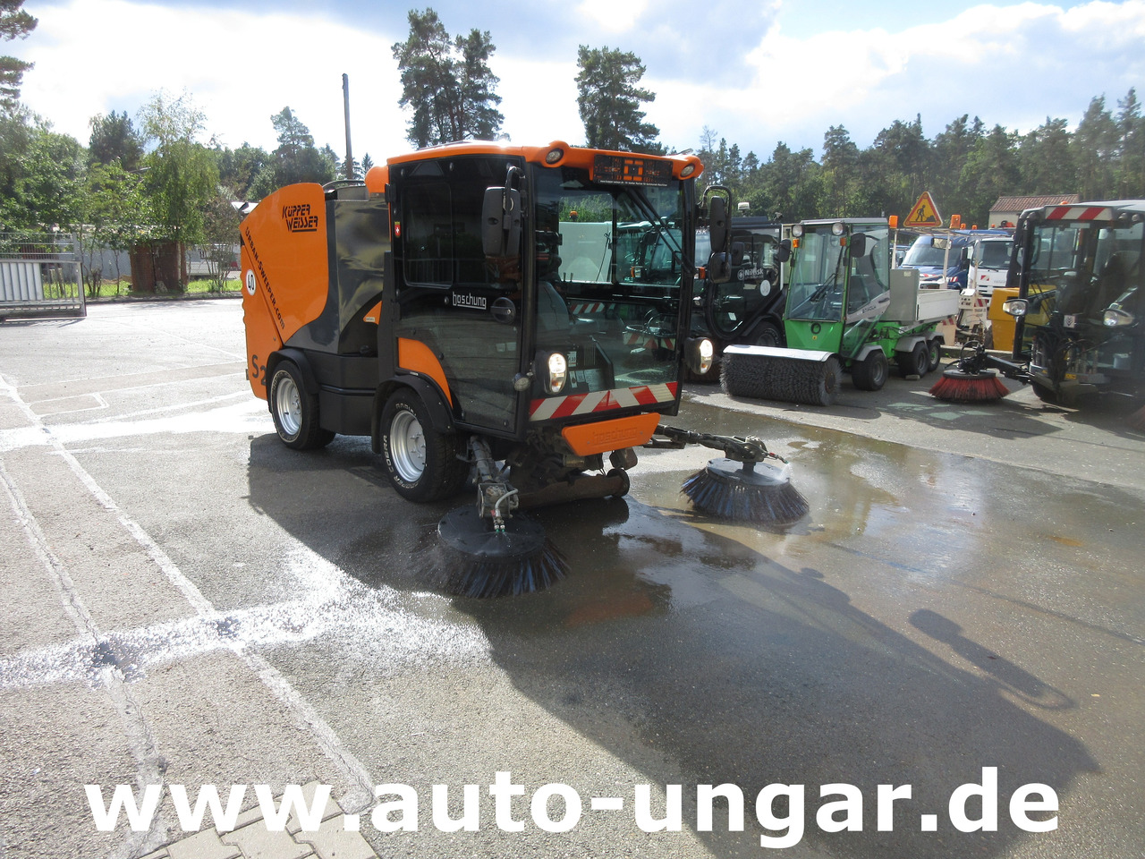 Boschung S2 Küpper-Weisser Kehrmaschine Urban Sweeper 2m³ Knicklenkung 40km/h - سياره كنس شوارع: صورة 1 Boschung S2 Küpper-Weisser Kehrmaschine Urban Sweeper 2m³ Knicklenkung 40km/h - سياره كنس شوارع: صورة 1