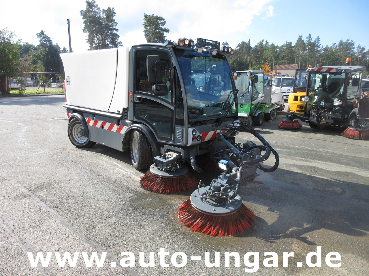 Boschung S3 Kehrmaschine urban sweeper Wildkrautbesen Allradlenkung - سياره كنس شوارع: صورة 1 Boschung S3 Kehrmaschine urban sweeper Wildkrautbesen Allradlenkung - سياره كنس شوارع: صورة 1