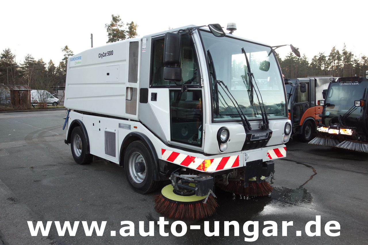 Bucher CityCat CC5000 RosRoca Kehrmaschine 4-Rad Lenkung Euro 5 - سياره كنس شوارع: صورة 1 Bucher CityCat CC5000 RosRoca Kehrmaschine 4-Rad Lenkung Euro 5 - سياره كنس شوارع: صورة 1