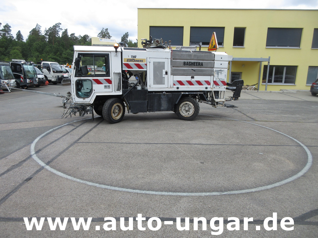 Euroliners Trassar Bagheera Markiermaschine Roadmarking Straßenmarkierung - آلة أسفلت: صورة 1 Euroliners Trassar Bagheera Markiermaschine Roadmarking Straßenmarkierung - آلة أسفلت: صورة 1