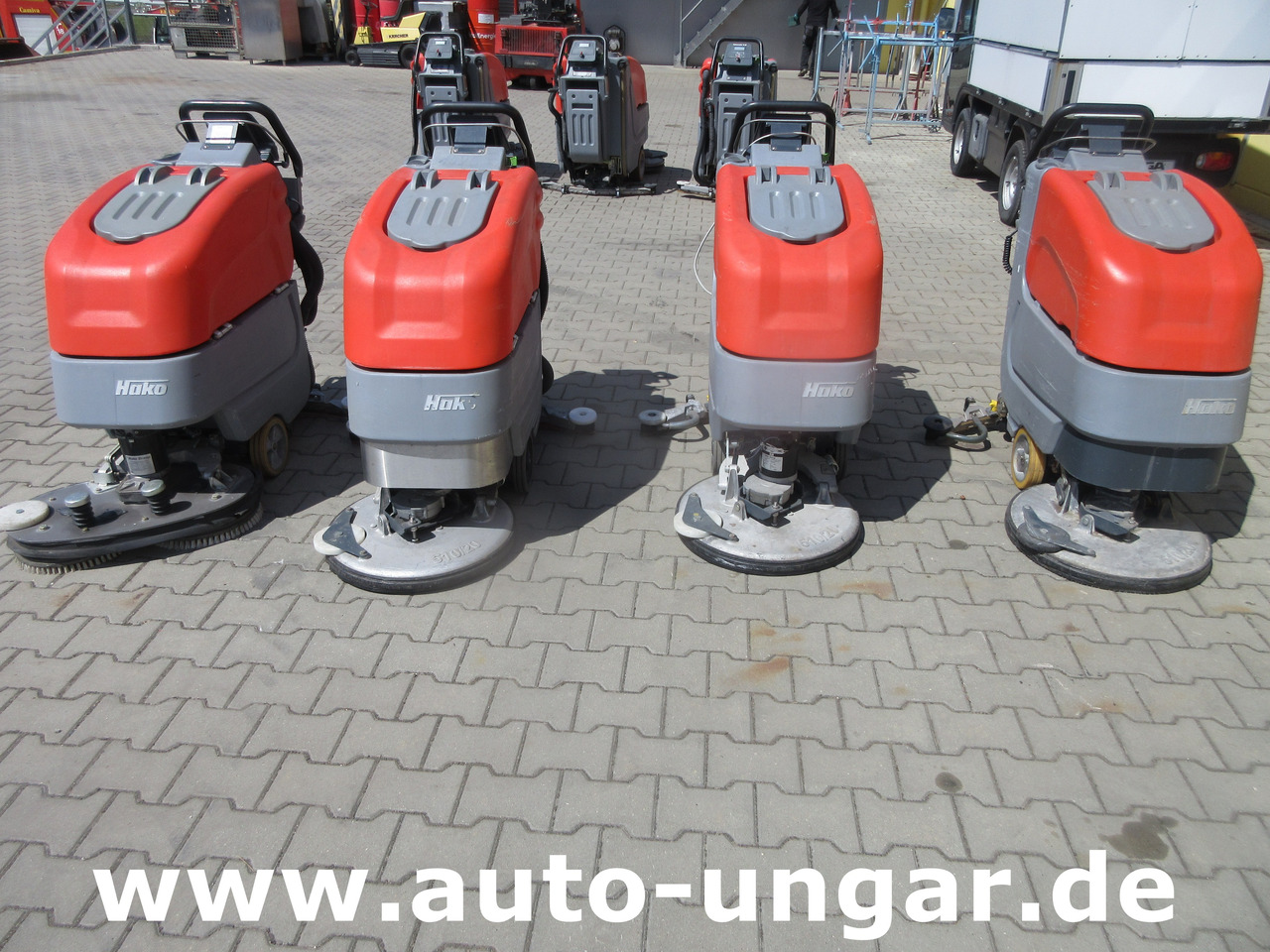 Hako B45 Scheuersaugmaschine B45CL eigener Antrieb Scrubber - ماكينة تنظيف: صورة 1 Hako B45 Scheuersaugmaschine B45CL eigener Antrieb Scrubber - ماكينة تنظيف: صورة 1
