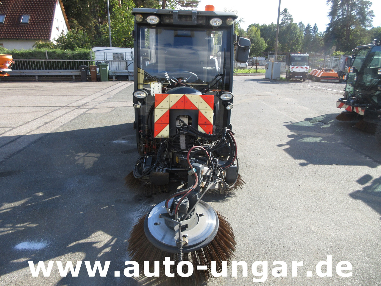 Hako CM 1600 Kehrmaschine 4x4 Baujahr 2018 3 Besen MOTORSCHADEN - سياره كنس شوارع: صورة 2 Hako CM 1600 Kehrmaschine 4x4 Baujahr 2018 3 Besen MOTORSCHADEN - سياره كنس شوارع: صورة 2
