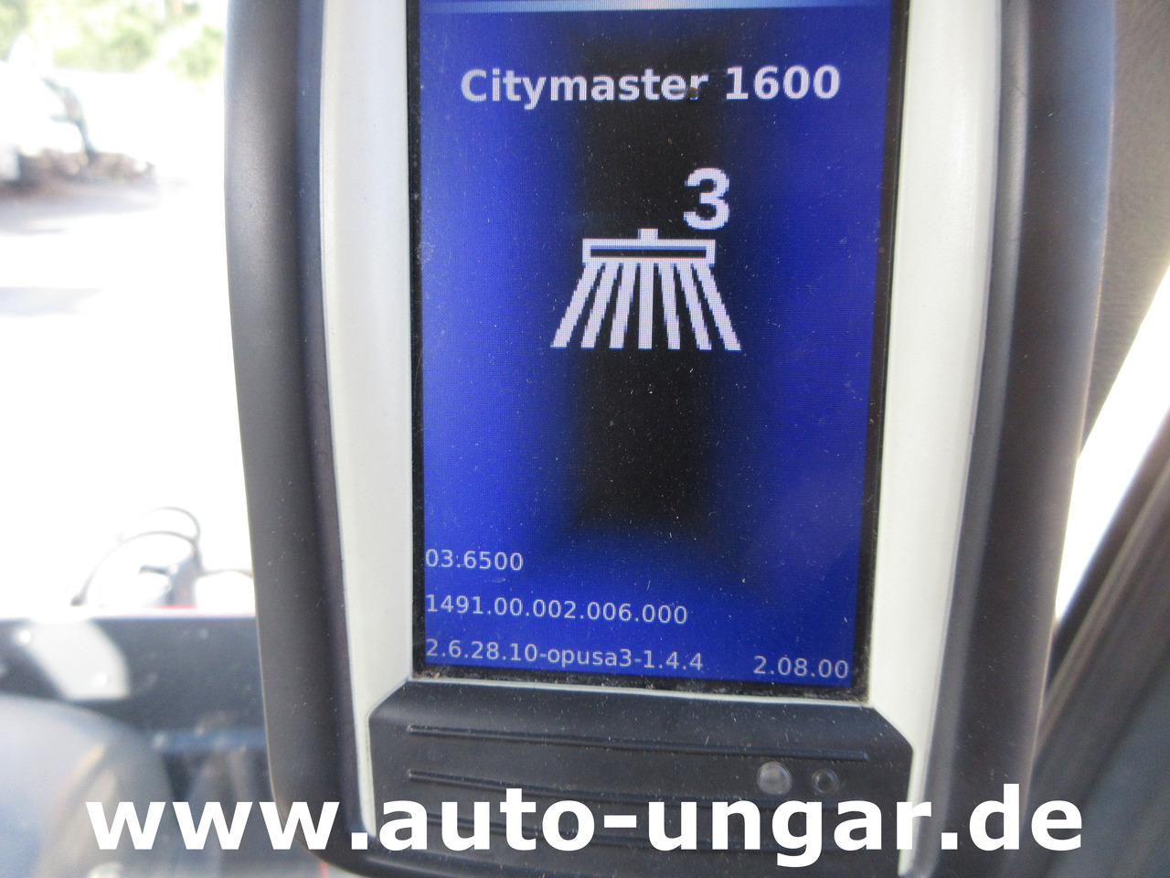 سياره كنس شوارع Hako CM 1600 Kehrmaschine 4x4 Baujahr 2018 3 Besen MOTORSCHADEN: صورة 32 سياره كنس شوارع Hako CM 1600 Kehrmaschine 4x4 Baujahr 2018 3 Besen MOTORSCHADEN: صورة 32