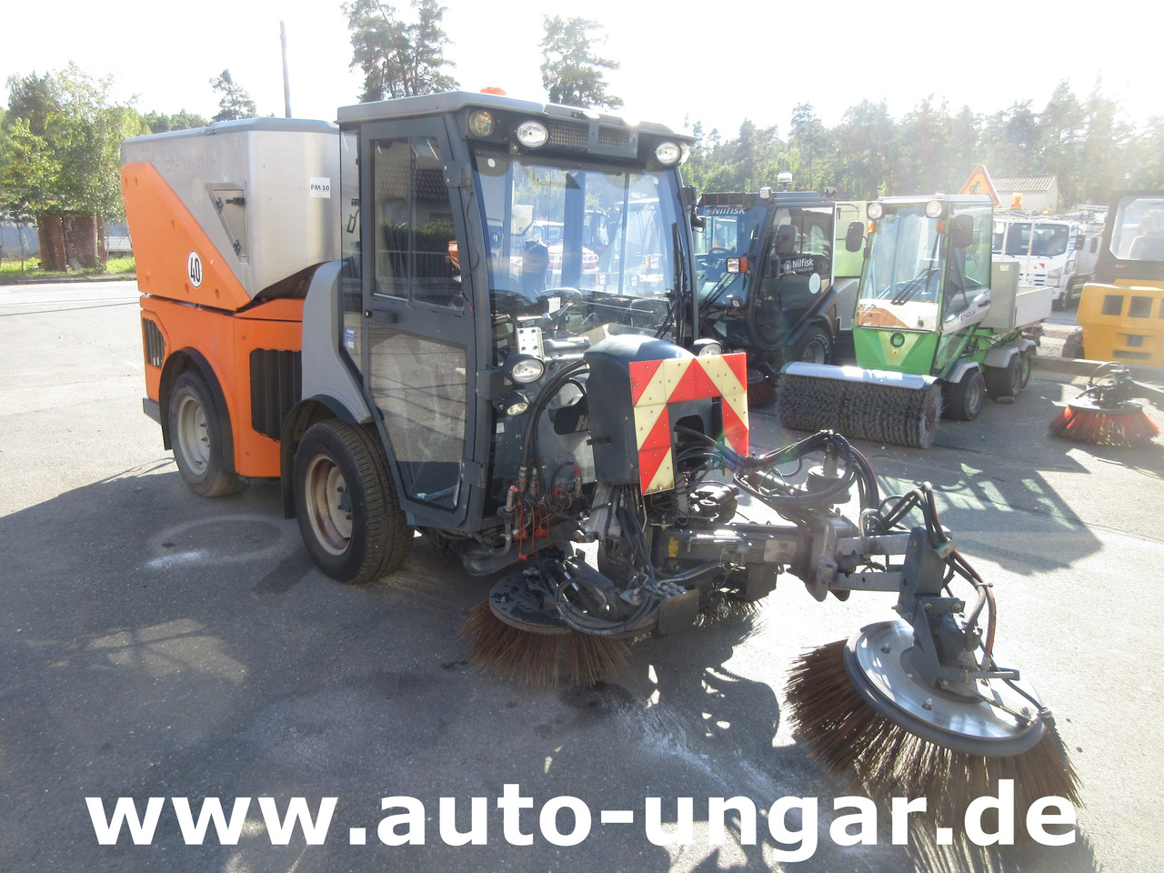 Hako CM 1600 Kehrmaschine 4x4 Baujahr 2018 3 Besen MOTORSCHADEN - سياره كنس شوارع: صورة 1 Hako CM 1600 Kehrmaschine 4x4 Baujahr 2018 3 Besen MOTORSCHADEN - سياره كنس شوارع: صورة 1