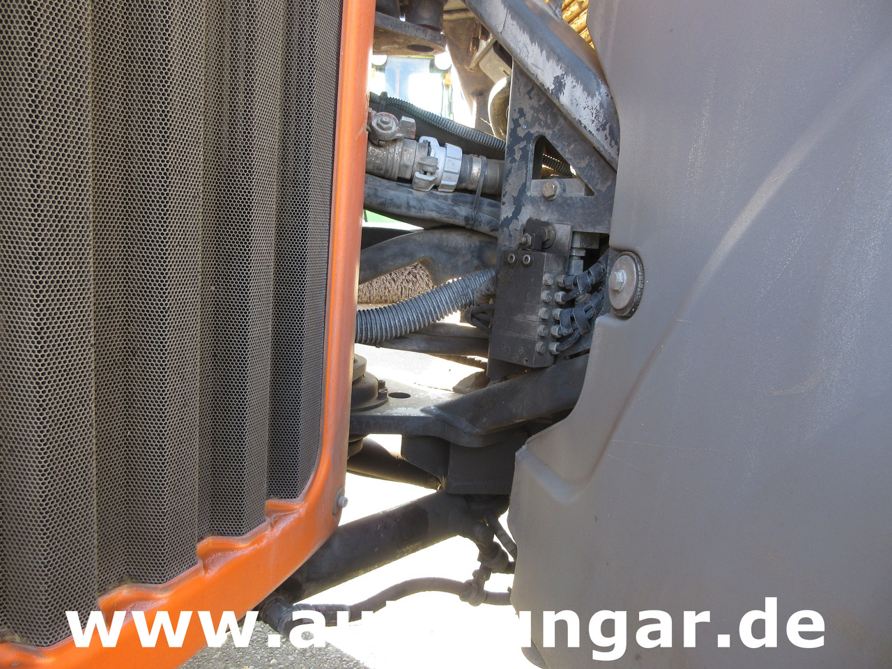 سياره كنس شوارع Hako CM 1600 Kehrmaschine 4x4 Baujahr 2018 3 Besen MOTORSCHADEN: صورة 9 سياره كنس شوارع Hako CM 1600 Kehrmaschine 4x4 Baujahr 2018 3 Besen MOTORSCHADEN: صورة 9