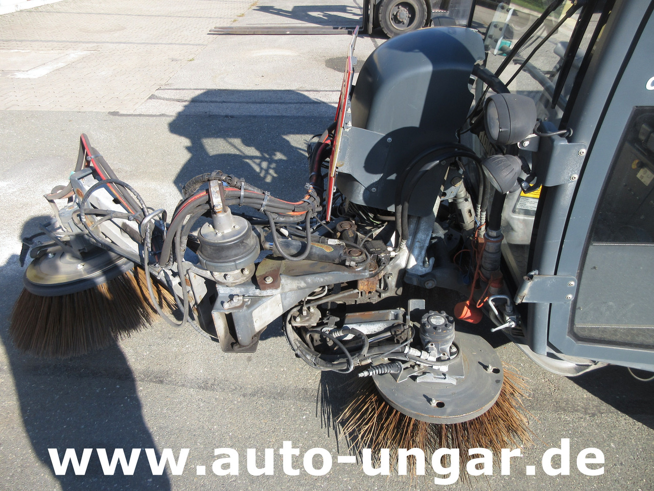 سياره كنس شوارع Hako CM 1600 Kehrmaschine 4x4 Baujahr 2018 3 Besen MOTORSCHADEN: صورة 12 سياره كنس شوارع Hako CM 1600 Kehrmaschine 4x4 Baujahr 2018 3 Besen MOTORSCHADEN: صورة 12