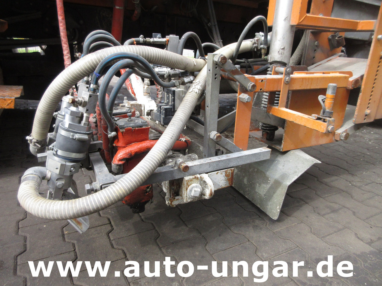 Hofmann H75 - 1000 Thermoplastic Roadmarking Machine Truck Mounted Hot Paint - آلة أسفلت: صورة 4 Hofmann H75 - 1000 Thermoplastic Roadmarking Machine Truck Mounted Hot Paint - آلة أسفلت: صورة 4