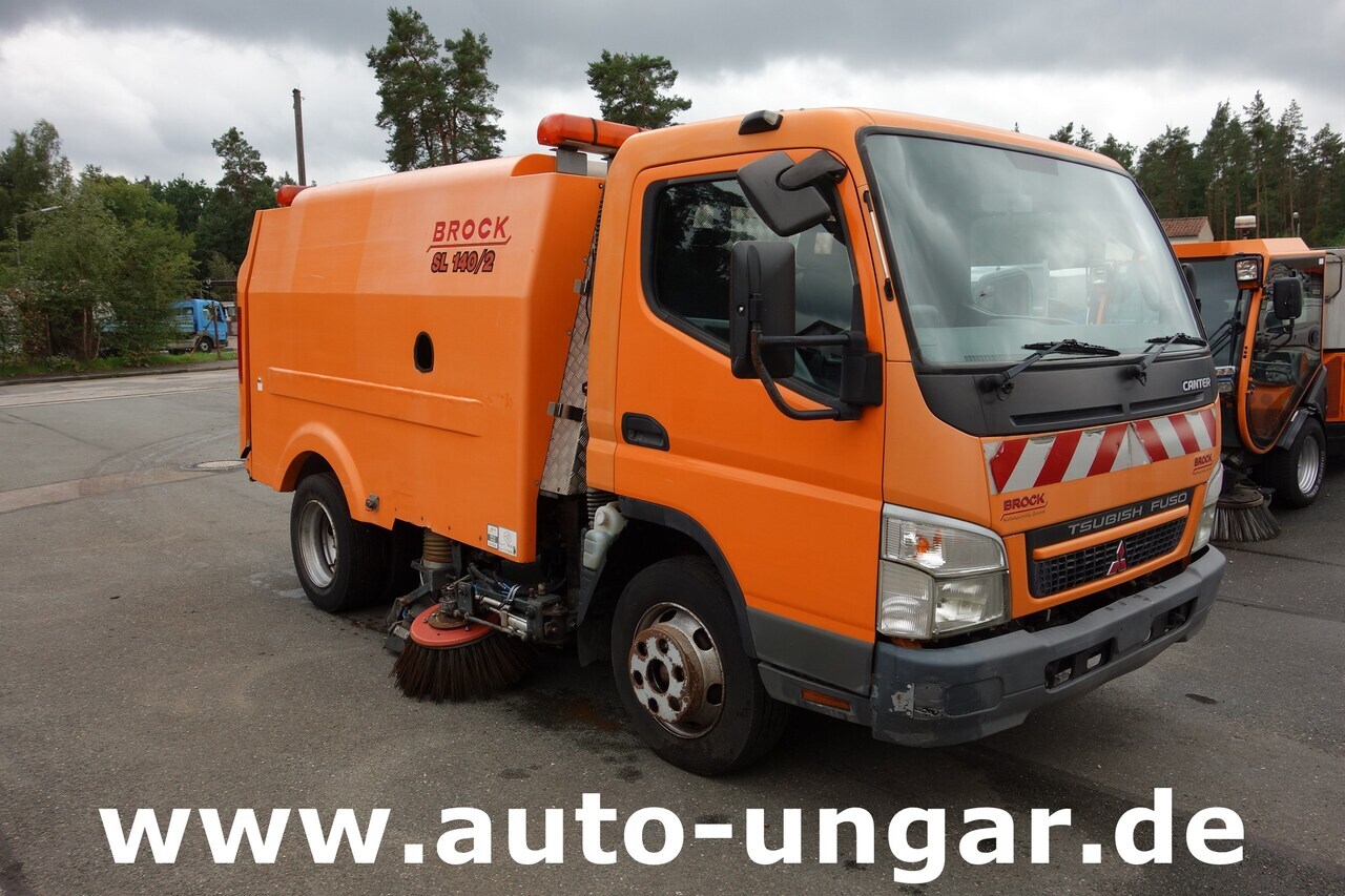 Mitsubishi Fuso Canter 7C15 mit Brock SL 140/2 Kehrmaschine Euro 4 - سياره كنس شوارع: صورة 1 Mitsubishi Fuso Canter 7C15 mit Brock SL 140/2 Kehrmaschine Euro 4 - سياره كنس شوارع: صورة 1