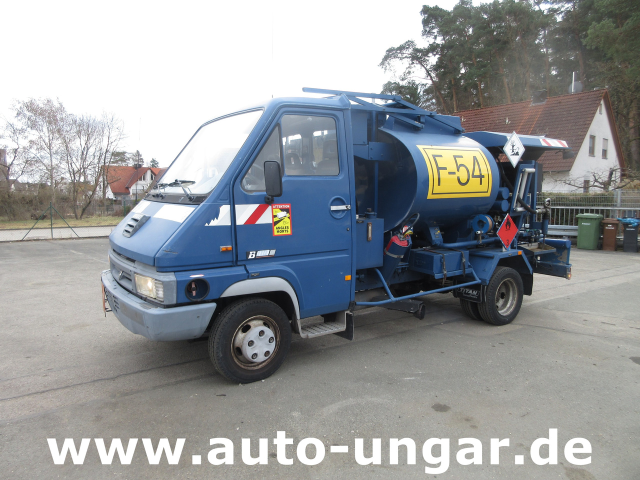 Renault B110 Titan Aviation AVGas Refueller Jet Tanker 2000l Aviteilleur GSE - شاحنة صهريج: صورة 1 Renault B110 Titan Aviation AVGas Refueller Jet Tanker 2000l Aviteilleur GSE - شاحنة صهريج: صورة 1