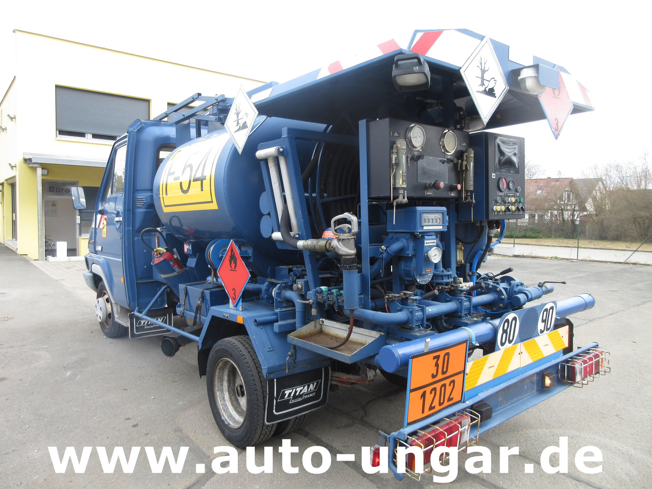 Renault B110 Titan Aviation AVGas Refueller Jet Tanker 2000l Aviteilleur GSE - شاحنة صهريج: صورة 3 Renault B110 Titan Aviation AVGas Refueller Jet Tanker 2000l Aviteilleur GSE - شاحنة صهريج: صورة 3