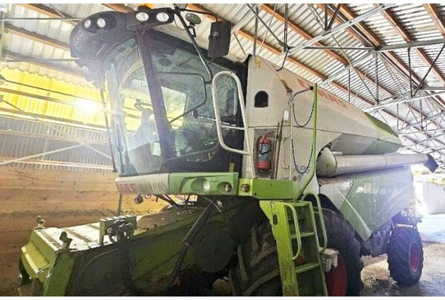 Claas Tucano 450 (839) +V 750 - حصادة موحَّدة: صورة 1 Claas Tucano 450 (839) +V 750 - حصادة موحَّدة: صورة 1