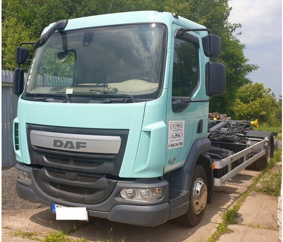 DAF 12t LF180 FA - شاحنة ذات خطاف: صورة 1 DAF 12t LF180 FA - شاحنة ذات خطاف: صورة 1