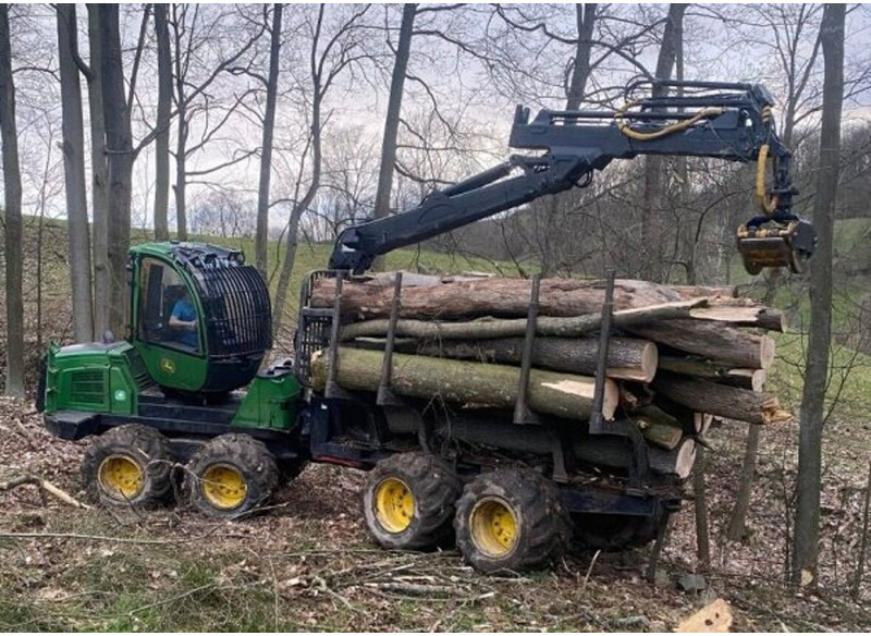 John Deere 1010E 8W - حافلة الغابات: صورة 1 John Deere 1010E 8W - حافلة الغابات: صورة 1