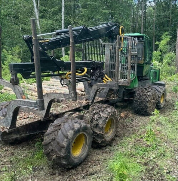 John Deere 1010E 8W - حافلة الغابات: صورة 2 John Deere 1010E 8W - حافلة الغابات: صورة 2