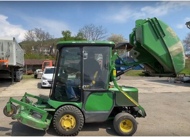 John Deere 1565 Serie II 4WD + MCS 600H - جزازة أعشاب الحدائق: صورة 2 John Deere 1565 Serie II 4WD + MCS 600H - جزازة أعشاب الحدائق: صورة 2